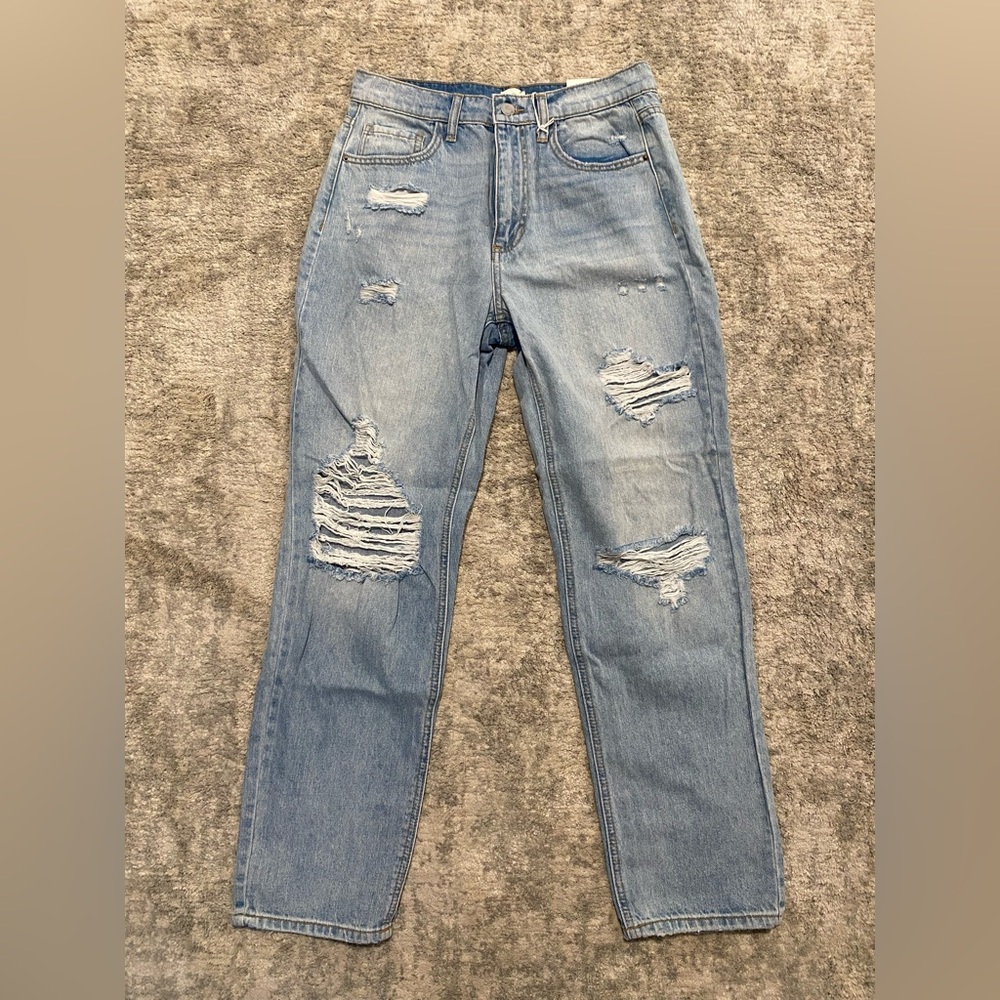⭐️ 2/$30 ⭐️ Light Wash Distressed Straight Jeans